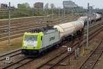 After having changed direction -and locos- the LPG train from Venlo leaves Nijmegen for Tilburg and Vlissingen-Sloehaven on 14 April 2020.