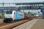 On 26 June 2012 Metrans 186 187 runs through Lage Zwaluwe with an intermodal service toward Kijfhoek Yard.