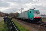RFO 186 210 hauls a container train into Venlo on 8 April 2021.