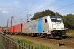 RTB 186 423 hauls a container train through Venlo toward Köln-Eiffeltor on 22 August 2018.