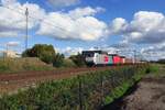 CrossRail 186 187 hauls a container train through Tilburg-Reeshof on 15 October 2021.