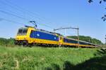 NS 186 033 banks an IC train past Tilburg Oude warande on 26 May 2017.