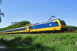 IC-Direct with 186 005 passes Tilburg Oude Warande on 26 May 2017.