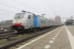 Lineas 186 448 takes a break at Amersfoort with the Volvo parts carrying train on 21 February 2023.