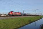 HSL 186 382 hauls a tank train through Valburg on 15 March 2023.