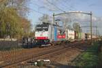 DBCNL 186 498 passes Hulten on 4 November 2019 with the Antwerpen-bound Combinant shuttle train.