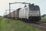Lineas 186  182 hauls the Volvo-car parts train through Hulten on 5 June 2024.