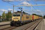 Medway 186 224 hauls a contain er traqin through Tilburg-Reeshof on 21 August 2025.