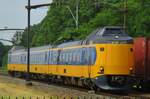 NS 4067 passes through Dordrecht Zuid on 10 June 2017.