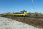 NS 4086 speeds through Tilburg-Reeshof on 8 March 2022.