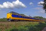 NS 4238 passiert Tilburg Oude Warande am 30. Juli 2019.