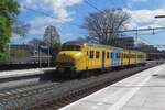 Preserved EMU 904 passes through Arnhem-Velperpoort on 16 April 2022.