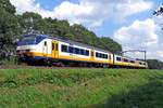 NS 2962 passes through Tilburg Oude Warande on 18 July 2020.