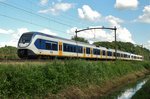 NS 2633 passes through Tilburg-Warande on 14 July 2016.