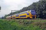 On 18 May 2019 NS 9580 speeds past Tilburg Oude warande.