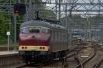 On 10 May 2019, Mp 3031 made an extra journey from the NSM Utrecht to and from Arnhem. Here, the Dutch postal EMU is seen leaving Arnhem for the back leap.