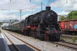 UEF's 58 311 has set herself in front of the SSN Helvetia Express extra train at Villingen on 16 May 2026.