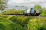 Sand train headed by Volker Rail 203-2 passes Tilburg Oude Warande on 24 April 2019.