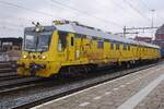 UST-02 passes to and fro on track 10 for inspection duties at Amersfoort ion a grey 3 February 2022.