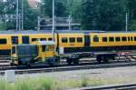 NS 315 with a maintenance wagon stands at Arnhem-Berg on 5 January 1998.