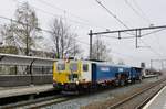 Volker Unimat 103 speeds through Nijmegen Dukenburg on 2 March 2017.