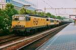 On 17 AQugust 1992, NS 1313 -one of the few with single arm pantographs- hauls a mixed freight through Eindhoven. 