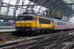 On 5 December 2019 NS 1750 enters Amsterdam Cenytraal with an IC from Berlin Hbf.