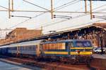 TTC overnight train stands at Roosendaal on 5 November 2003, just having received NMBS 2737 for the leap Roosendaal--Quevy, where a French engine will take over this train.