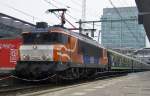 Frog's  perspective of HUSA 1606 with an overnight train at Utrecht Centraal on 4 March 2012.
