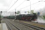 On a rainy 3 June 2012 01 1075 pushes a steam shuttle out off Dordrecht Centraal.