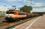 LOCON 9906 hauls a tank train through Rotterdam Centraal on 14 May 2015.
