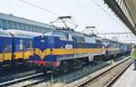 Blue/yellow ACTS 1255 pauses at Rotterdam Centraal on 23 April 2008.