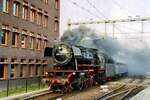 On 28 May 2005 SSN 023 023 hauls an extra train through Hengelo.