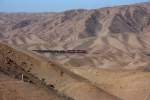 SPCC 31 & 33 - a pair of GP40-2's rolls downhill towards the port of Ilo