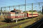 SM42-464 shunts at Poznan Glowny on 30 April 2011 and gets photographed from 'my' train.