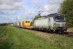 PKP Cargo EU46-505 trekt op 24 september 2026 een intermodale dienst door Kaarst-Broicherseite. Deze beroemde fotoplek is bereikbaar via legale paden, maar automobilisten moeten oppassen om hun voertuig niet te parkeren op plaatsen waar dat verboden is. Na harde lessen van enkele minder verstandige treinspotters uit het verleden, zijn de lokale bewoners nu snel geneigd de politie te bellen wanneer je je auto op de verkeerde plek parkeert, wat resulteert in een flinke boete.