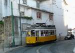 Tram 575 Miradouro das Portas do Sol, Lissabon 29-08-2010.
