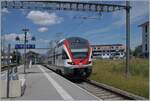 The SBB RABe 511 118 is the R1 service from Grandson to Cully. This train makes a stop in Chavornay. 

05.07.2025