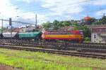 ZSCS 240 104 banks a cereals train through Bratislava hl.st.