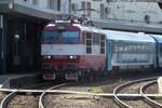 Retro-liveried 350 002 catches the Sun at Bratislava hl.st.