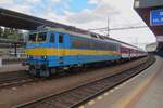 ZSSK 362 020 has received retro-colours and calls at Bratislava hl.st.