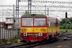 Ola 810 625 banks six railbusses Class 810/812 out of Bratislava hl.st. toward BA-Vychod on 25 June 2022.