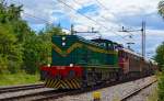 Diesel loc 643-026 and electric loc 363-? are pulling tank train through Maribor-Tabor on the way to the north. /31.7.2013