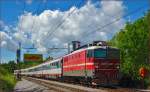 Multiple units 312-122 are running through Maribor-Tabor on the way to Maribor station.