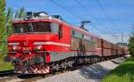 S´ 363-027 is hauling freight train through Maribor-Tabor on the way to port Koper. /22.9.2012