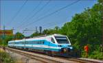 Multiple units 310-? are running through Maribor-Tabor on the way to Maribor station.