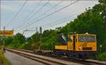 Rail crane 916-003 run through Maribor-Tabor on the way to Studenci.