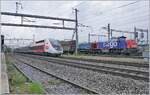 In Vernier Meyrin Cargo, the Lyria TGV 4727 is on its way from Geneva to Paris Gare de Lyon, while on the right the SBB Am 843 084-5 (Am 98 85 5 843 084-5 CH-SBBC) is performing shunting service.