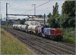 I de omfattande (godsvagns)spåranläggningarna som sträcker sig långt över Vernier och Zimeysa vid SBB Cargo-stationen Vernier Meyrin är SBB Am 843 069-6 i drift. Dieselloket hämtade fem godsvagnar i Vernier och kör nu över industrispåret mot SBB Cargo-stationen Vernier Meyrin. Till skillnad från det första intrycket är linjen här inte trefilig, utan endast dubbelspårig; spåret till höger i bilden är, som nämnts, ett industrispår.

1 juni 2026