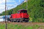 In red: SBB 18842 speeds past Erstfeld on 15 September 2011.